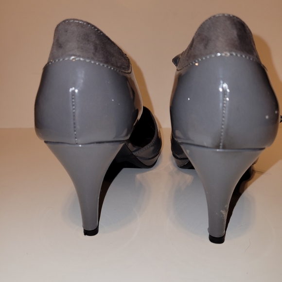 Bandolino gray heels size 8.5 m - Picture 6 of 12
